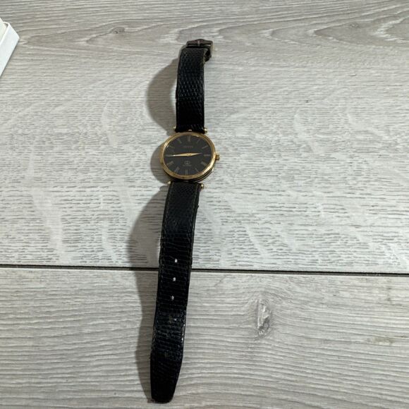Vintage Men’s Gucci Swiss Quartz Roman Numeral Black Dial Classic Watch main image 4